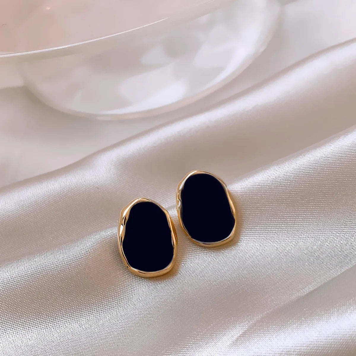 DERSONA Elegant Retro Black Geometric Fashion Luxury High end Design Sense Earrings Women's Jewelry
